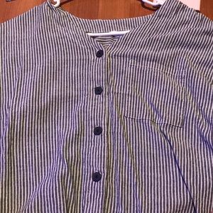 A short sleeve shirt